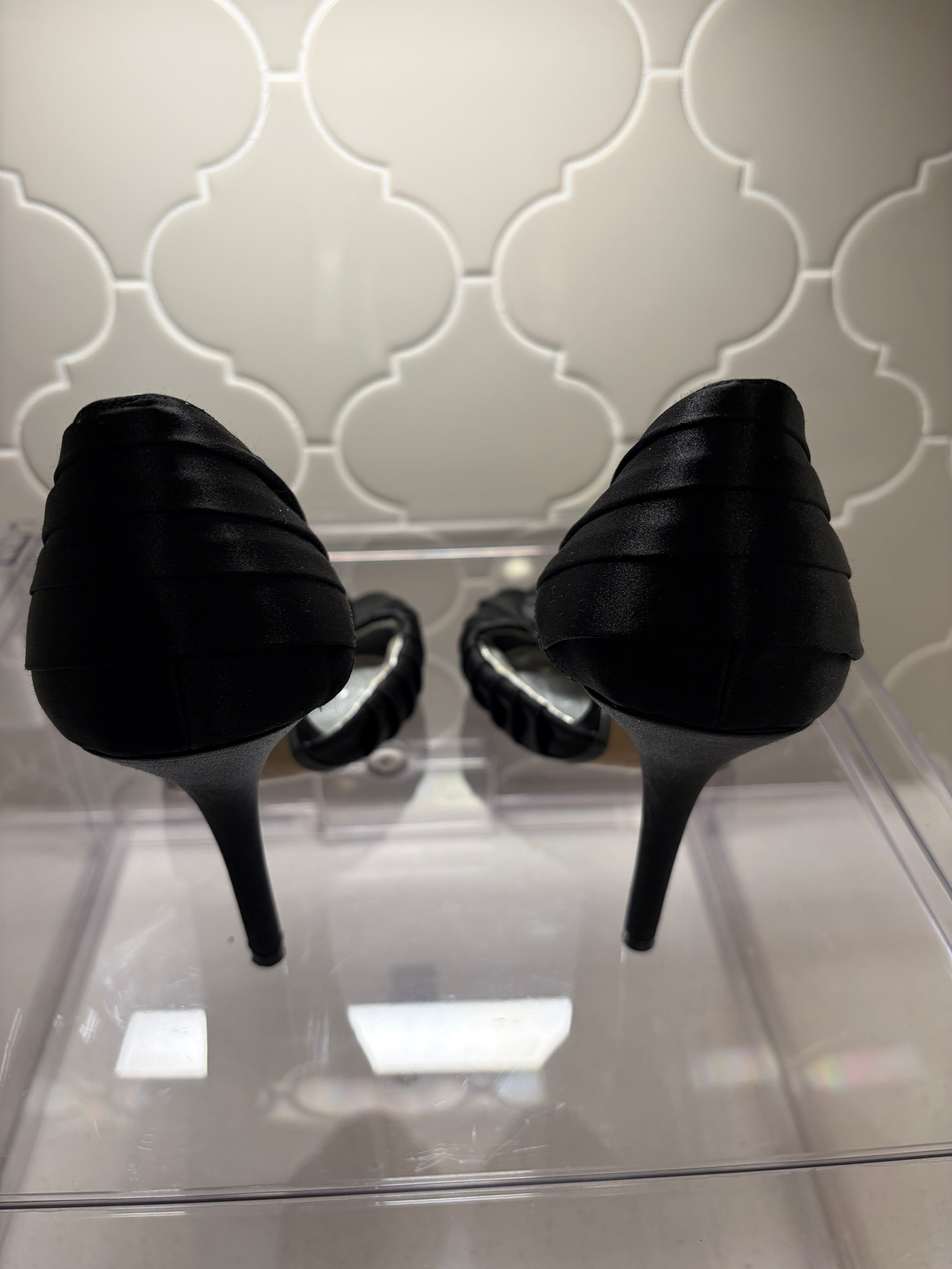 Max Studio Satin Floral Pump